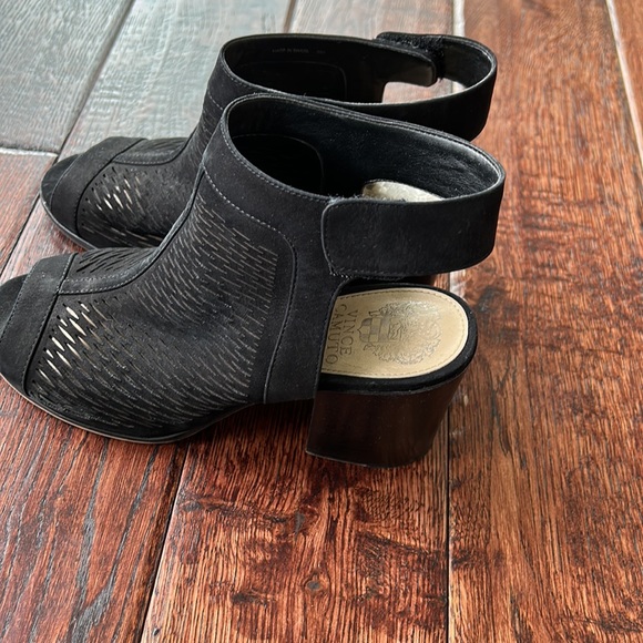 Vince Camuto - Picture 2 of 2